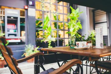 Hotel Garden | Zagreb | hotel-garden-zagreb-coffee-bar-terrace-design