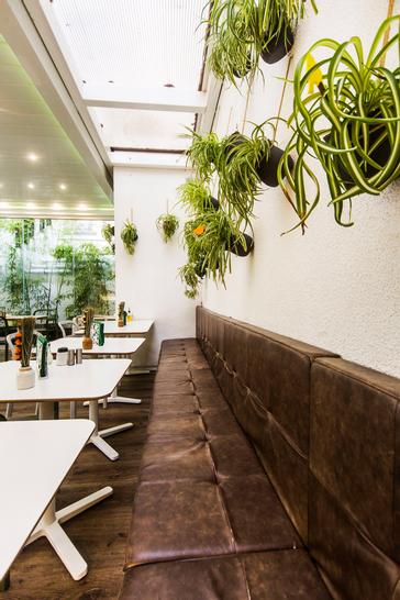 Hotel Garden | Zagreb | hotel-garden-zagreb-breakfast-design-table-plants