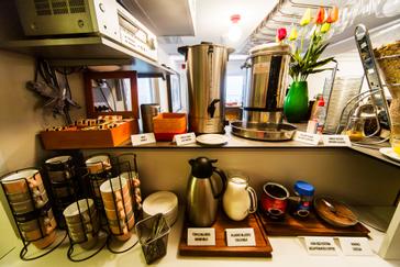 Hotel Garden | Zagreb | hotel-garden-zagreb-buffet-corner-detail-tea-station