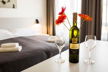 Hotel Garden | Zagreb | hotel-garden-zagreb-wine-flowers