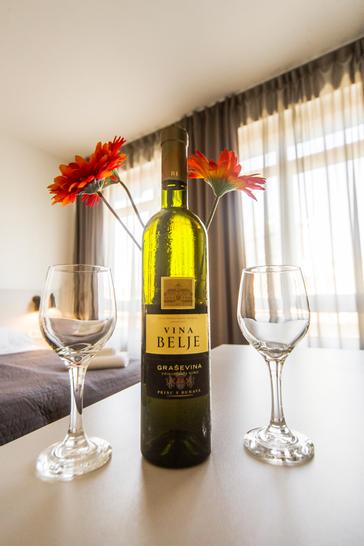 Hotel Garden | Zagreb | hotel-garden-zagreb-corner-glasses