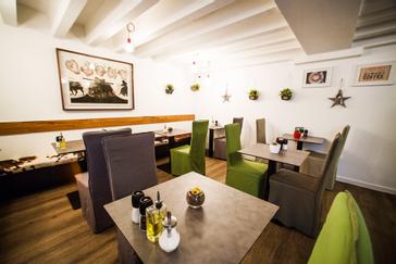 Hotel Garden | Zagreb | hotel-garden-zagreb-location-coffee-bar-colors